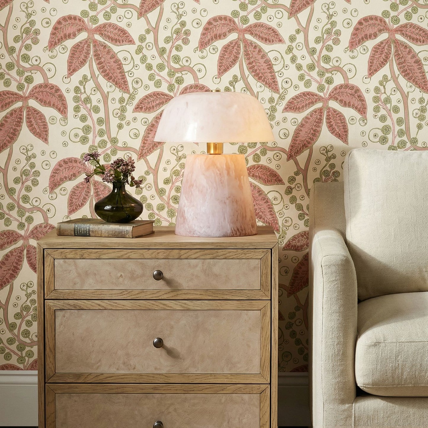 Pouty - Resin Table Lamp - Pink