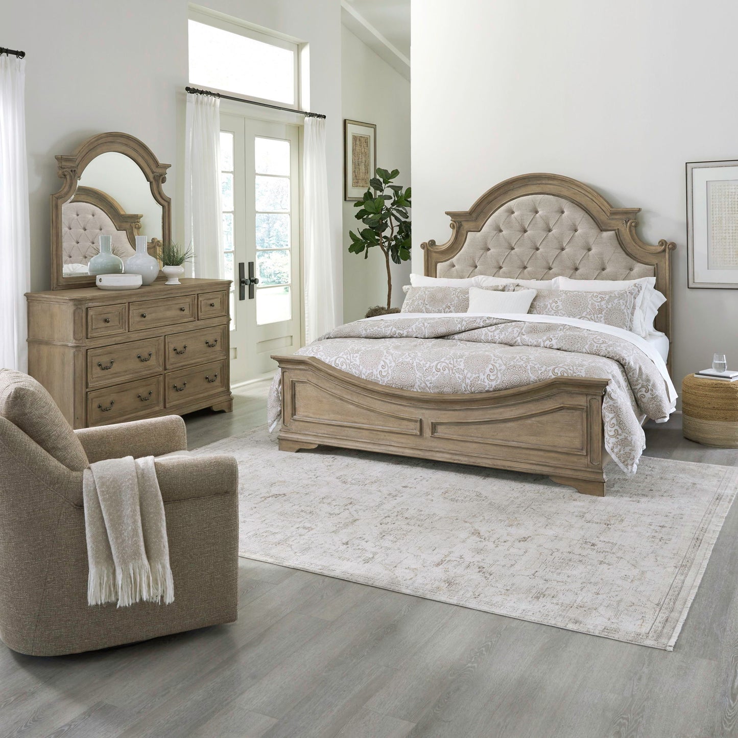 Magnolia Manor - Upholstered Bedroom Set