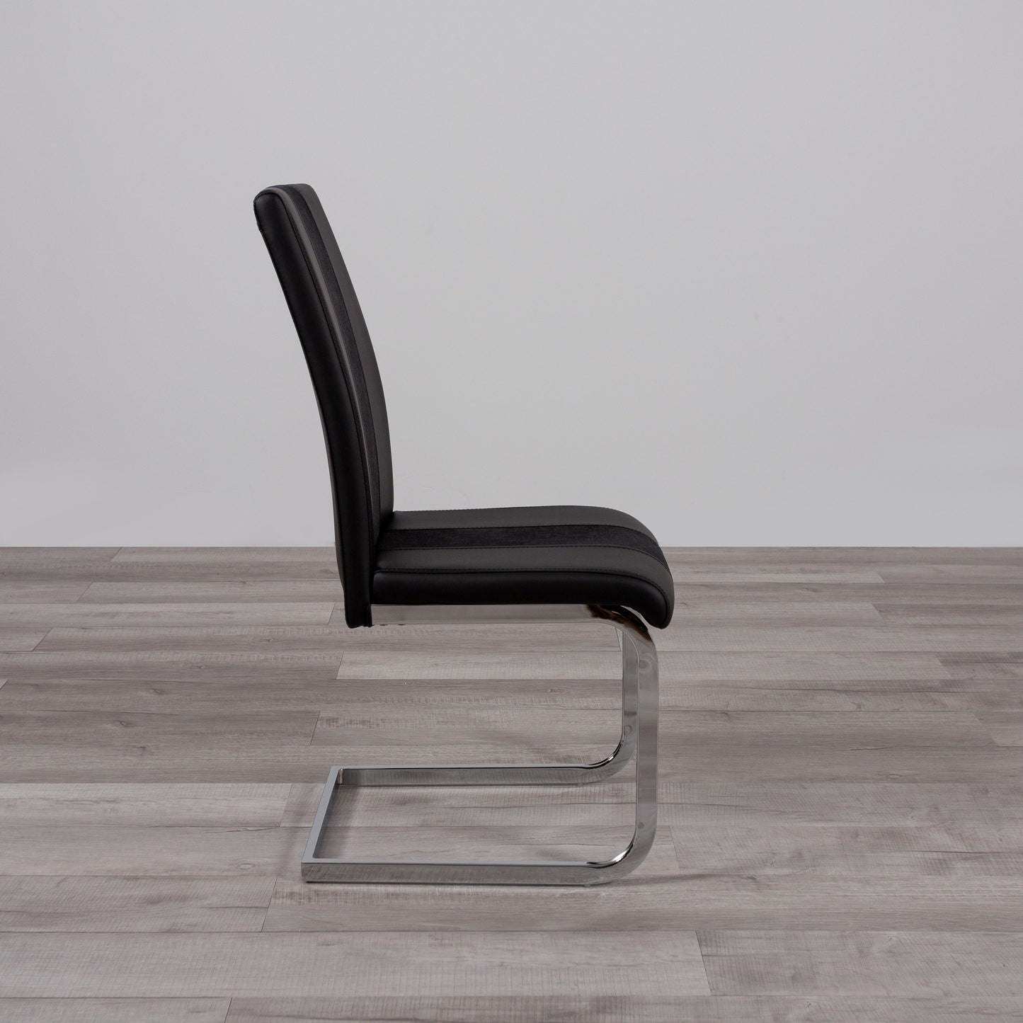 D915 - Dining Chair - Black