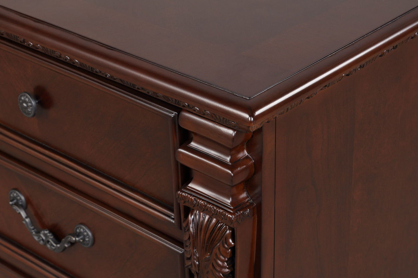 Lyndon - 9 Drawer Dresser - Cherry