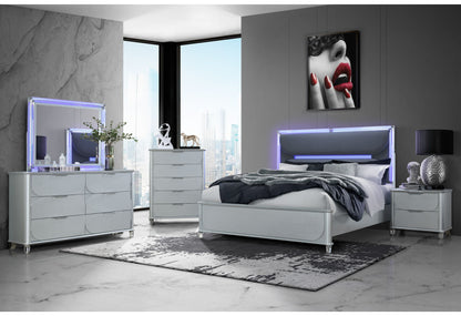 Lando - 5 Piece King Bedroom Set - Silver